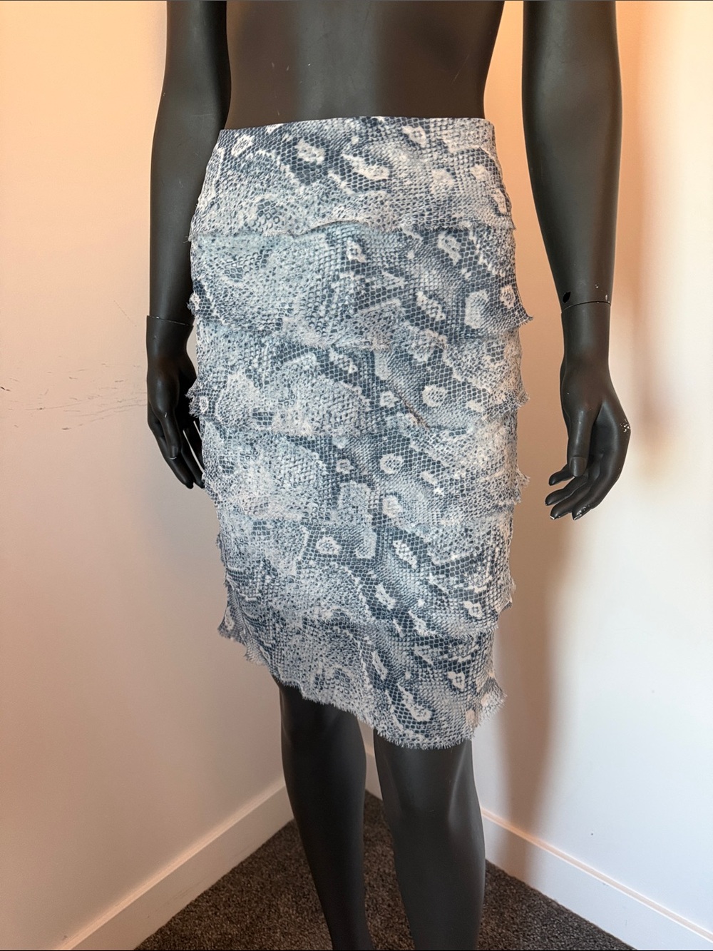 273. 100% Silk Blue Floral Lace Layered Midi Skirt Size Unknown
